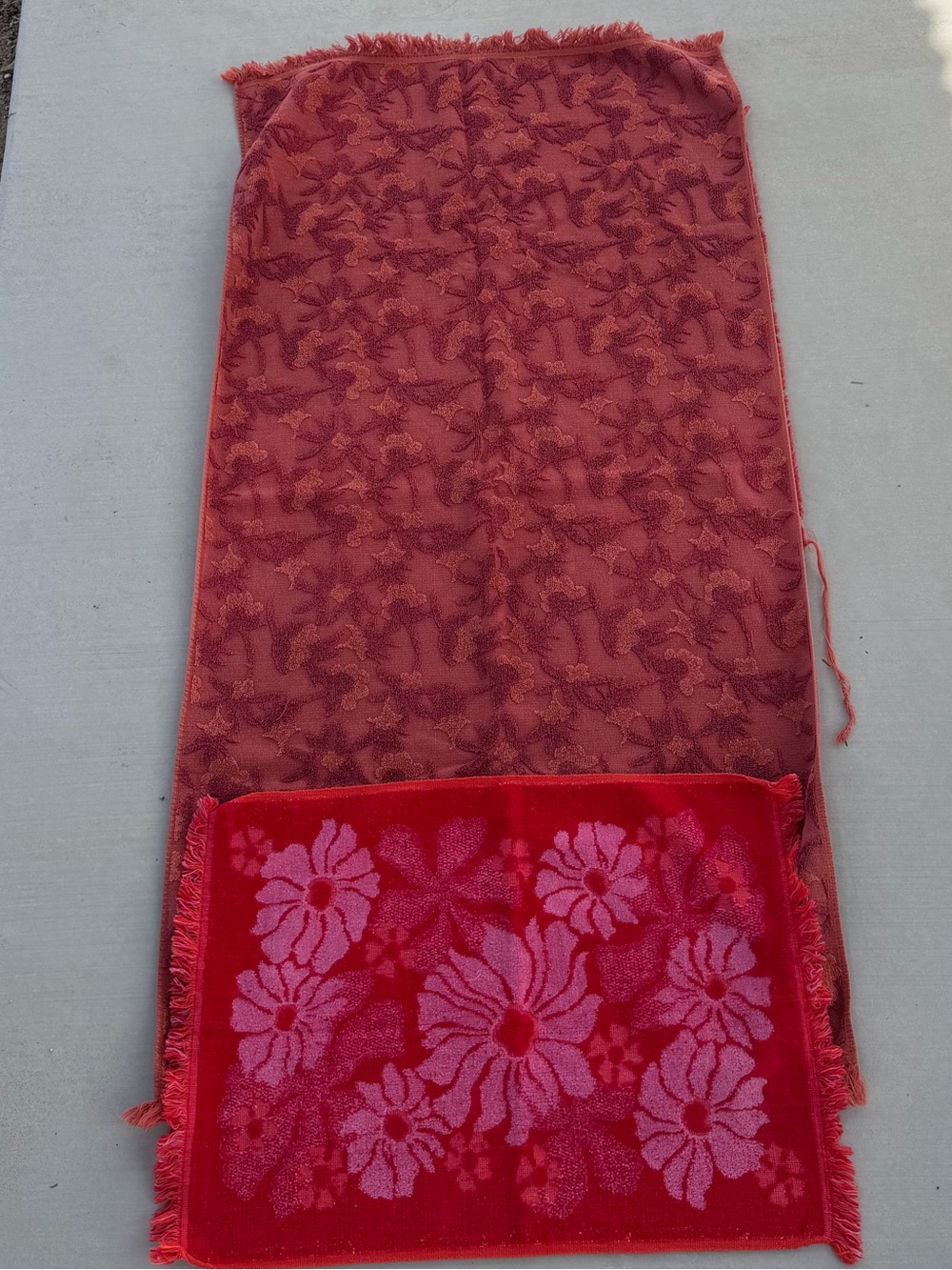 Vintage Callaway Hand Towel Pink Red Sculptured Floral Mod Bath Towel